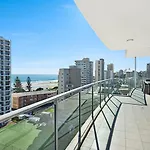 Eden Apartments Unit 1001 - Luxury 3 Bedroom Penthouse Close To The Beach In Rainbow Bay Coolangatta